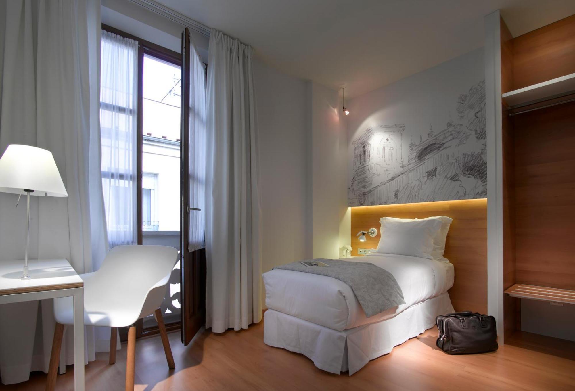 Deluxe Single Room,1336458137:JPEG